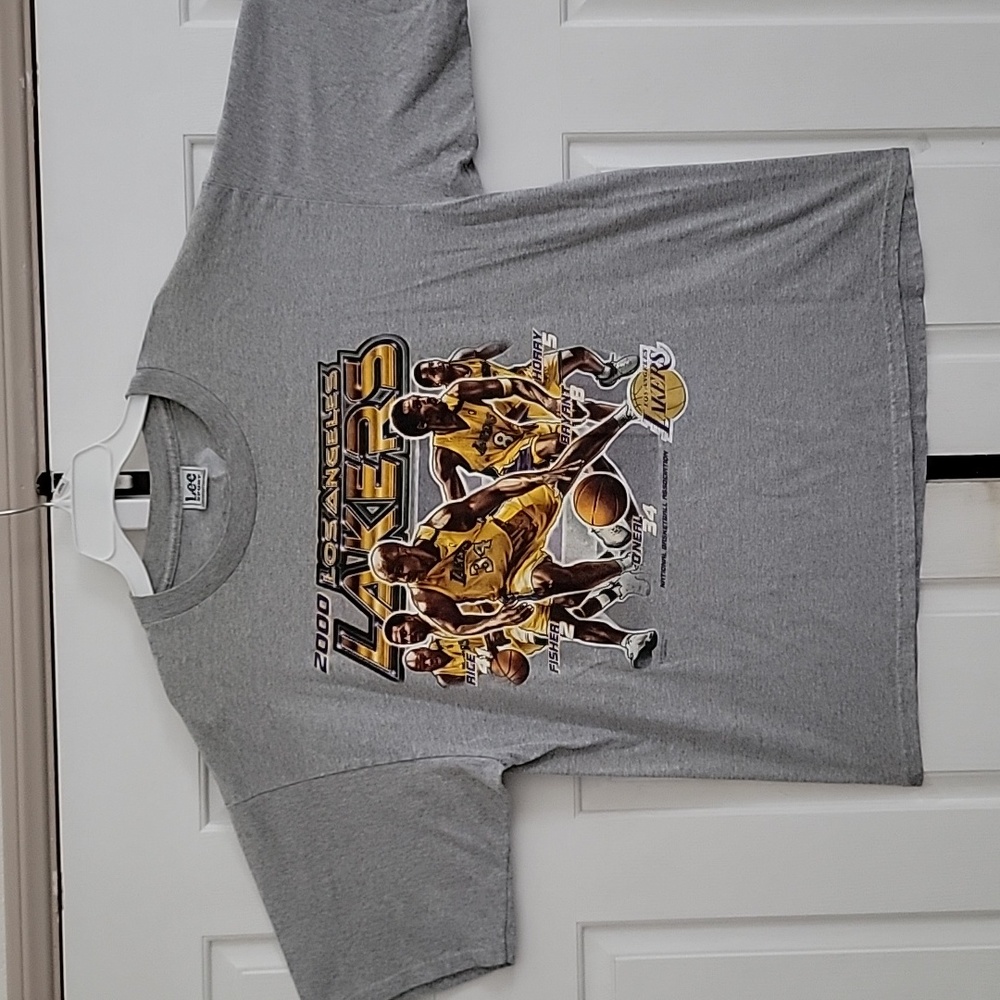 Lakers 2000 team t-shirt